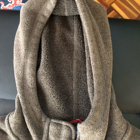 Woman’s North Face pullover with hood - Picture 5 of 7